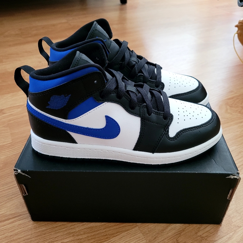 Jordan 1 MID (PS) (Youth) Royal blue/black toe **NEW WITH BOX**